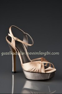 J.Lo Şampanya rengi nude renkte yüksek topuklu Ayakkabılar