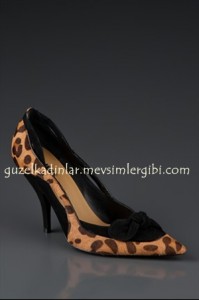 Jennifer Lopez leopar ayakkabı