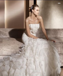 en güzel pronovonias gelinlik modelleri