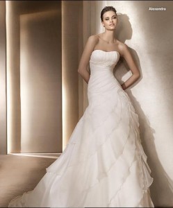 en romantik pronovonias 2011 gelinlik modelleri