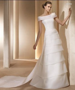 çok sade gelinlik modelleri