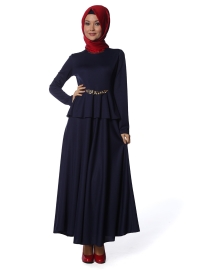 altın rengi kemerli lacivert elbise1