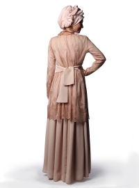 hilal oğuzkan dantel fırfır yaka kapalı uzun elbise