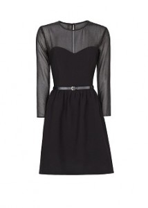 kalp yaka tüllü elbise