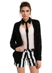 siyah beyaz gömlek nasıl giyilir