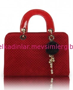 tüy aksesuarlı çanta