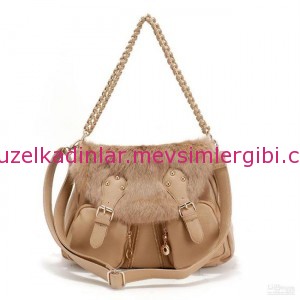 tüylü zincirli çanta