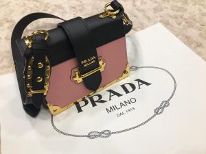 PRADA ÇANTA