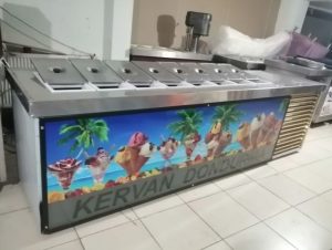 uğur marka 8 gözlü sulu salamura dondurma Reyonu