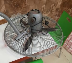 KALİTELİ MAFSALLI TENTE 5 AYLIK GÜNEŞLİK 18 Temiz vantilator satılıktır çalışıyor 150 TL